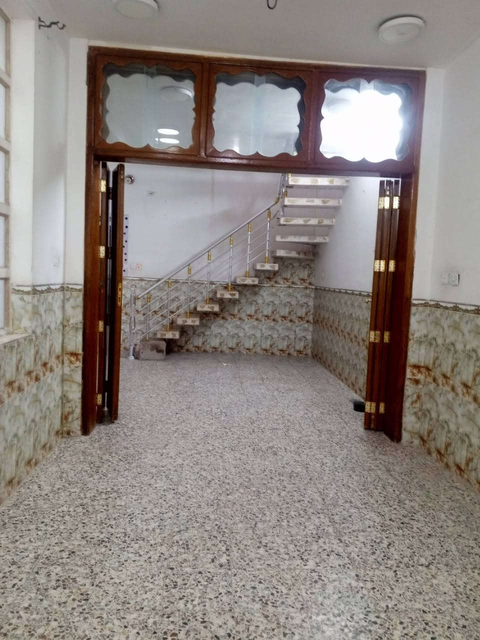 يبت للايجار طابق واحد حي نداء بل 59 قرب مجمع الاميرات    من صاحب البيت مباشر هذا رقمي( *********** )
