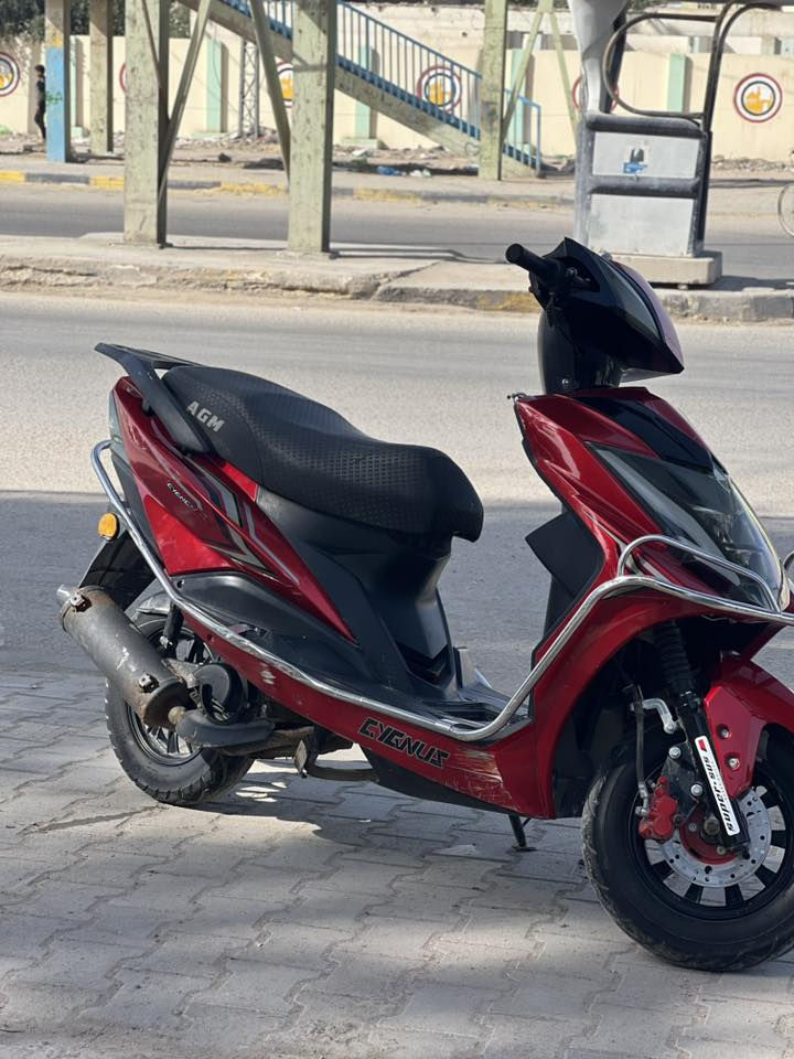 يالله دراجه للبيع فحل فول 
مكينه ناعمه مامفتوحه عشرط كهربائياتها كلها شغاله سلف
درع حمايه لايت زنون اشاير ال ايدي  بريك كدام دسك 
شلعتها تشك الكاع  مكاني نجف ***********
سعرها 375
