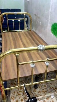 سرير حديد • نظيف