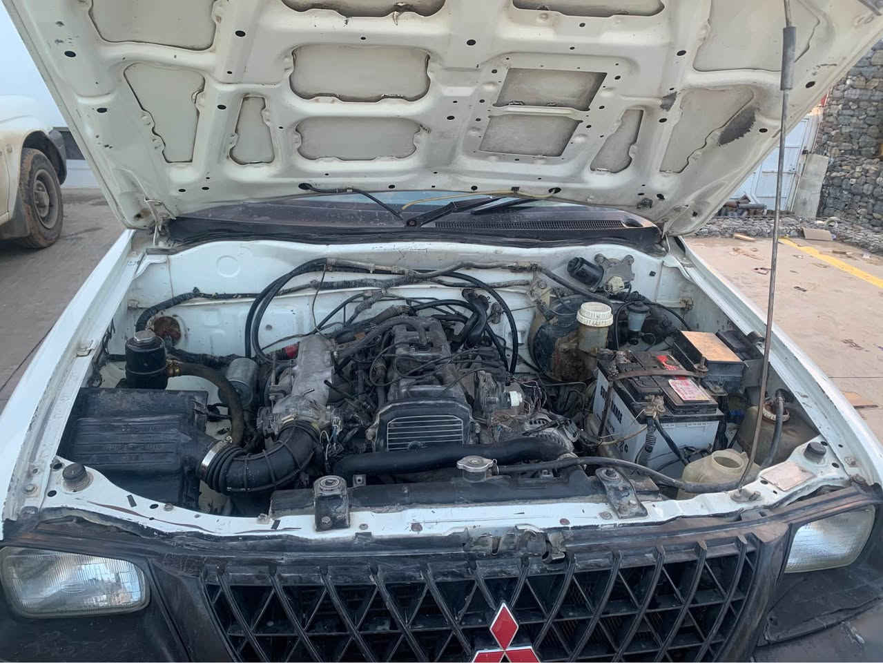 مسته ر بؤشى پيكاب
موديل.  ٢٠٠٢
ئارمى پلاستيك سليمانى 
بؤياخ    ره سمى سؤنه رى دانراوه
گير و مه كينه ى كراوه به وينجى (ئە ڕنە ب)٤ بستؤن گير عادى 
گير و مه كينه  و موس و براوه و ئارم و ئه وه ليات به شه رت

***********
سليمانى السليمانية, العراق
