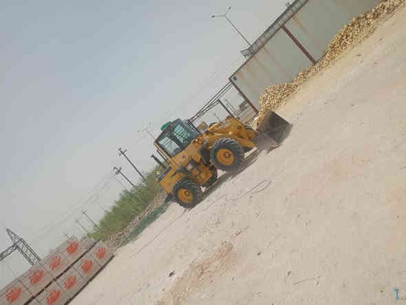 شفل كوماتسو حجم 100 للبيع موديل2016 مكينه 4سلندر  مكفوله كفاله عامه ***********
