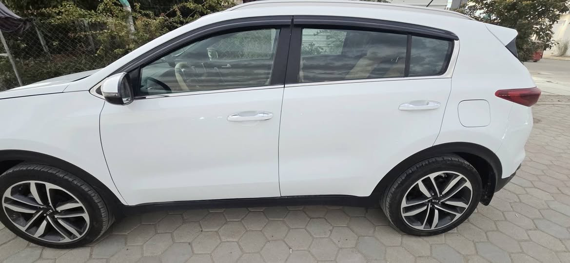 كيا سبورتج 2019 خليجي  السياره جديده معنى الكلمه 
 رقم واسط  
ماشيه 59 الف كيلو حقيقي ع الفحص

سعر ١٩٢ بيه مجال 
المواصفات...
لد نهاري
مري شفط
داخل حمصي
سماعات JPL
تحكمات ستيرن فول
سايد بريك رجل
لايت ضباب
لايت متحرك
لايتات اوتو
ماسحات اوتو
مكينه 2000 دوش ناعمه
تبريد قطعتين ثلج 
حساس خلفي وامامي
ثلاث انظمه قياده 
وباقي المواصفات المعروفه
 سياره مكينه وكير فول مكفول 
باتري جديد 
تخم تاير جديد 
دهن لكي مولي 

بيه بارد قليل بالجاملغ الخلفي جهه الصدر خفيف كلش 
وباب السايق صبغ نفس الباب مصبوغه شغل مرتب وكاله 

 مكان السياره واسط ..قضاء الحي
***********
