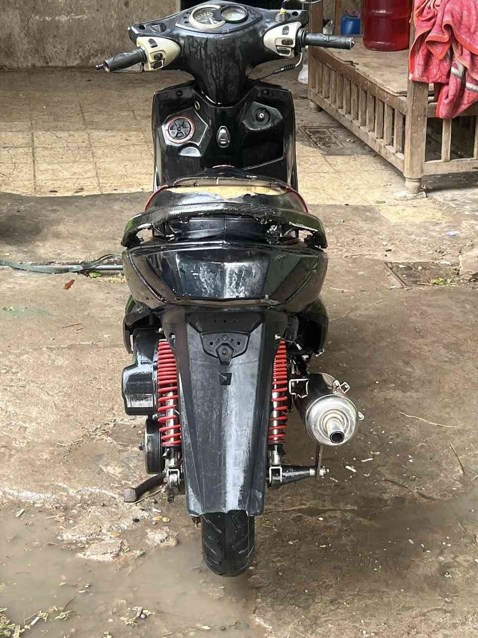 السلام عليكم دراجة سكنس فحل  حديث بيها غراض تزويد  بيها بوري عدل كلج خلفي  بجم كاربون سبايدر كاربون تغليف الياف للاستفسار على الرقم *********** سعرها كسر 550 وبيها مجال
