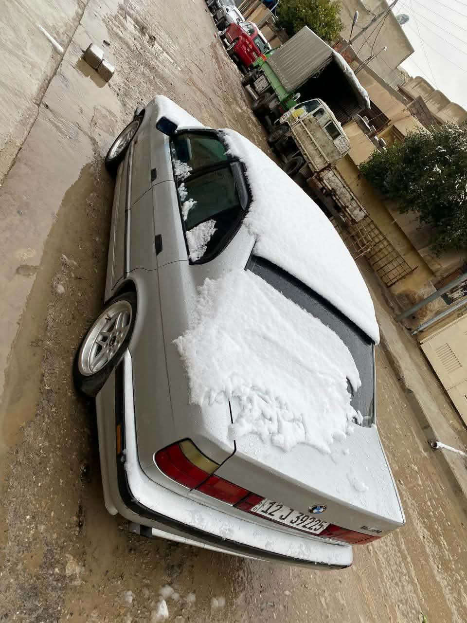 السلام عليكم
540 اصل وفصل  
كير تمساح السيارة جديدة  
اكسل جديد محرك جديد 
مكفولة من القص والشواصي 
سنوية جديدة  
فتحت سقف كشنات جلد

***********
