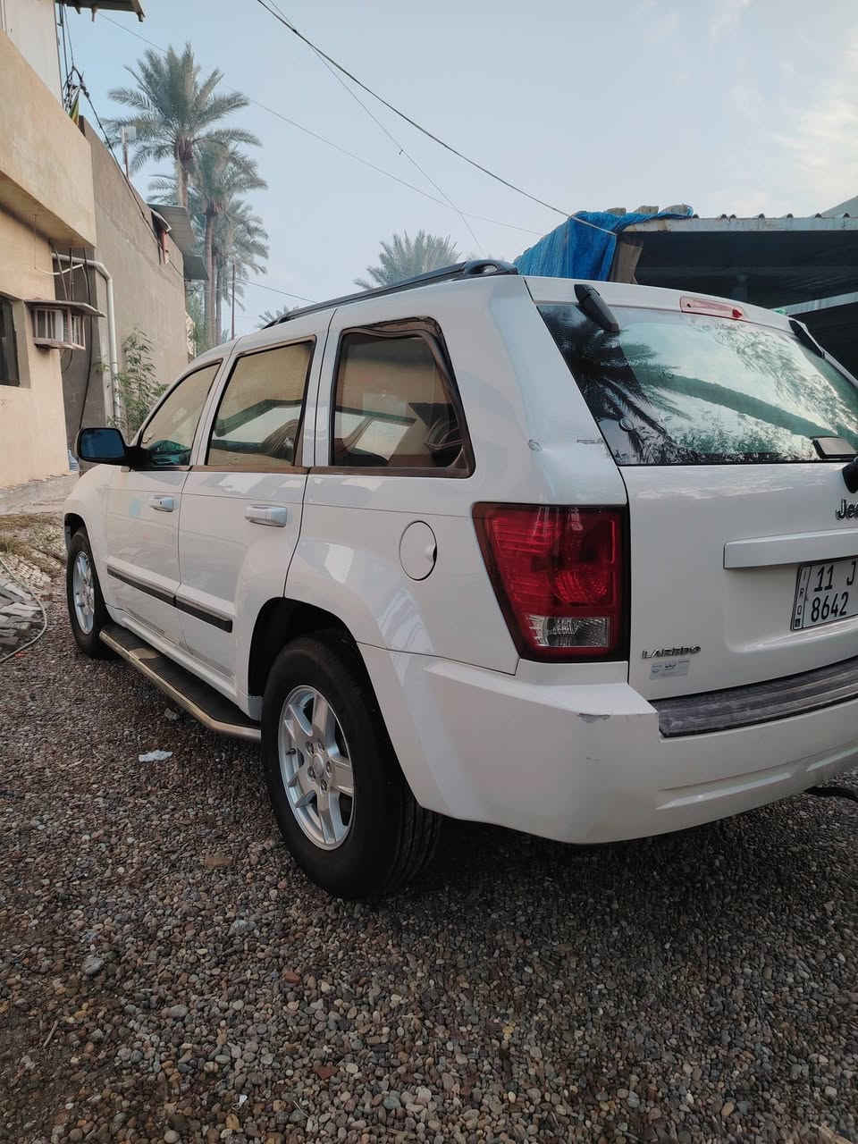السلام عليكم
( Jeep Laredo ) 
 محرك 3700 . 6 سلندر
( المحرك ) وضع الشركة ( غير مفتوح ) 
( الگير: وضع الشركة مبدل زيت وفلتر فقط ) 
( عجلات كوري جديد ) ( بطارية جديدة ) 
( لايت زنون عالي ناصي ) 
الداخل : ( غرفة نضيفة )
بدي السيارة: ( صبغ دعامية أمامية ) و بعض الأجزاء مثل : ( تكمة الباب الأمامي بدون فتح )  ( وجزء بسيط بهلال الجاملغ الخلفي الأيمن ) ( وطخة بالباب الخلفي  بارد فقط ) ( وطرف البنيد بارد فقط شبر فقط ) 
( الصالنصة : بطيخة مبدلة فقط. 
تبريد جيد جداً و غير مفتوح أي جزء منه. 
الصدر الخلفي بحالة الشركة والامامي تبديل لاستيك وطوب فقط ( وللعلم دبلات الشركة نفسهن )

السعر المطلوب 120 وبيها مجال

( السيارة عندي صارلها 15 سنة )  ( غير الأجزاء الاستهلاكية ما مبدل بيها ) 
ارقام جديده رقم بغداد
 السنويه تنتهي ب 2030
رقم الهاتف
 ***********
***********
***********
العنوان : بغداد اليوسفية.
