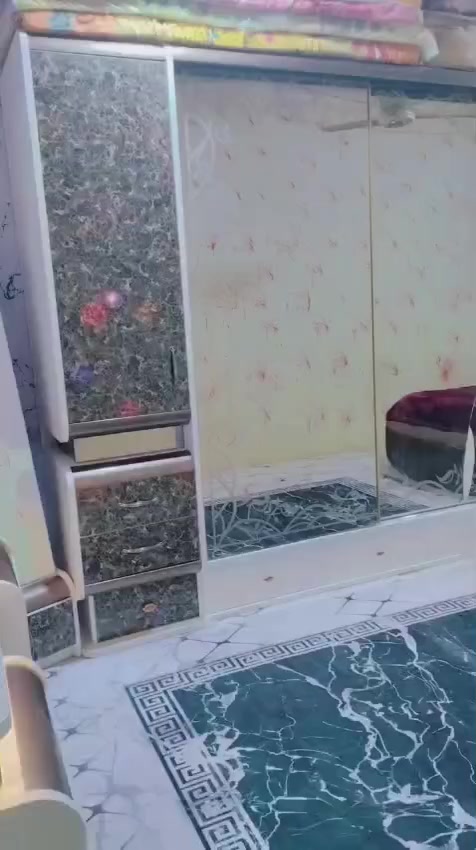 سلام عليكم غرفه نوم تركيه مستعمله شهرين  ونضيفه ميه بل ميه البيع ( لعنون البصره العشار ( سعر 700) رقم لهاتف ***********.)
