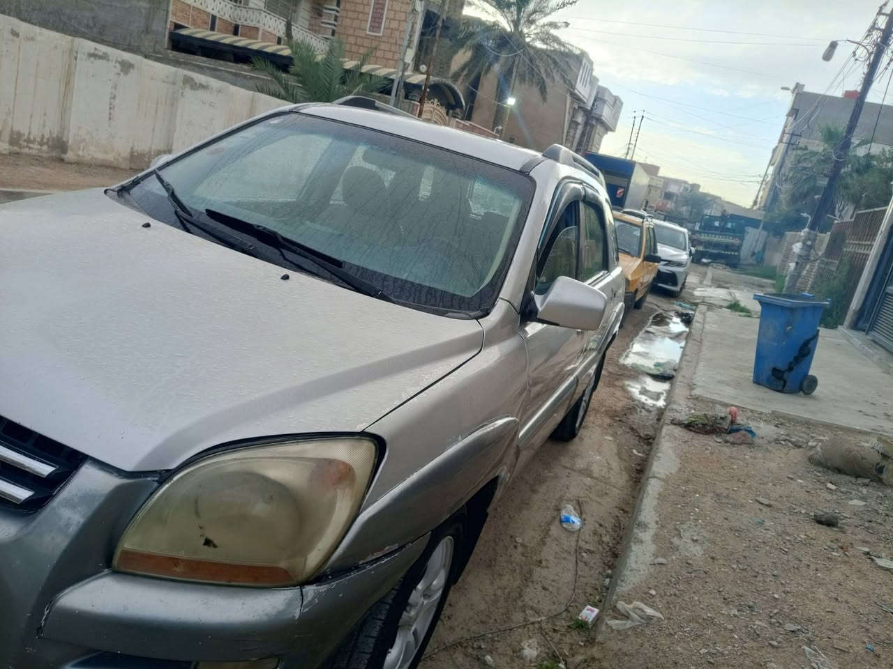 سلام عليكم 
سبورتج موديل ٢٠٠٧ مصبوغه عام 
السيارة كير ومحرك حلوات 
تخم تاير جواها نضيف
كهربائيات شغاله 
صدرها جديد
سيارة رقمها بغداد صدامي بسم شركه عنوانها النجف 
سعرها ٤٥ ورقه 
يراد لها ملاحظات بسيطة 
بغداد البلديات 
***********
