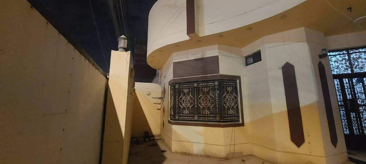 اسعد الله اوقاتكم احبتي ❤️
توفر دارين سكن بناء طابوق درجه اولى 

العنوان /الزيتون منطقه حي المهدي 
كافة الخدمات متوفره ماي كهرباء مجاري تبليط اناره 

المساحة 200

كل بيت يحتوي
 على غرفتين 
ومطبخ
وصاله استقبال 
وديوانيه
وحمامات وصحيات داخليه وخارجيه 
وكراج يسع سيارة
 
نوع العقار طابو عراقي زراعي
السعر160 مليون وقابل للتفاوض 
للاستفسار/ ***********📞
