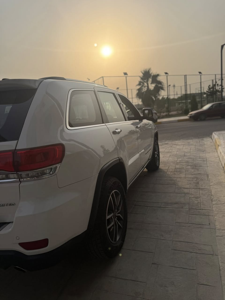 السلام عليكم…. للبيع جيب موديل ٢٠١٩ لون ابيض لمتد رقم بغداد باسمي
موصفات /
شاشة جبيرة 
تحكم ستيرن 
فتحة 
تدفئة بالستيرن 
تدفئة بالكشنات 
توقف ذاتي عند الرجوع 
نقطة عمياء 
حساسات خلفية 
نقطة كهرباء بالخلف 
انارة داخلية بلاد مو عمل 
السيارة ما ناقصها شي ابد 
مشتغل بيها كلوب الجيك بسبب المبخرة 
والحدادية مالتها نص عمر تقريبا 
السيارة ماشية ١٣٠ الف كيلو 
حادثها جاملغات امامية ٢ وبنيد مبدلات و مصبوغات وبيها تعديل بداية الشاصي و باب السايق من جوه طخة بعدها ممصلحة ع حطتها بس هيج عدلتها بيدي 
رايدها ب ١٩٦ وبيها مجال بسيط ان شاءالله
مكاني بغداد حي الجهاد 
رقمي ***********
