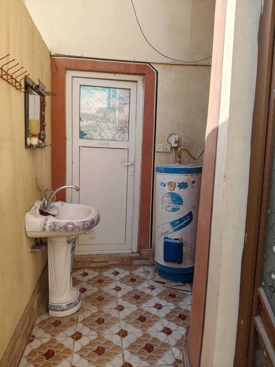 دار للبيع..رقم الدار 55446
المساحه 200م / طابو صرف بناء طابقين  صب كونكريت 5غرف
عمود 54 النداء شارع المجمعات خلف اسواق الجوهره مول البيت قريب ع شارع موقعه مميز
للاستفسار ***********
