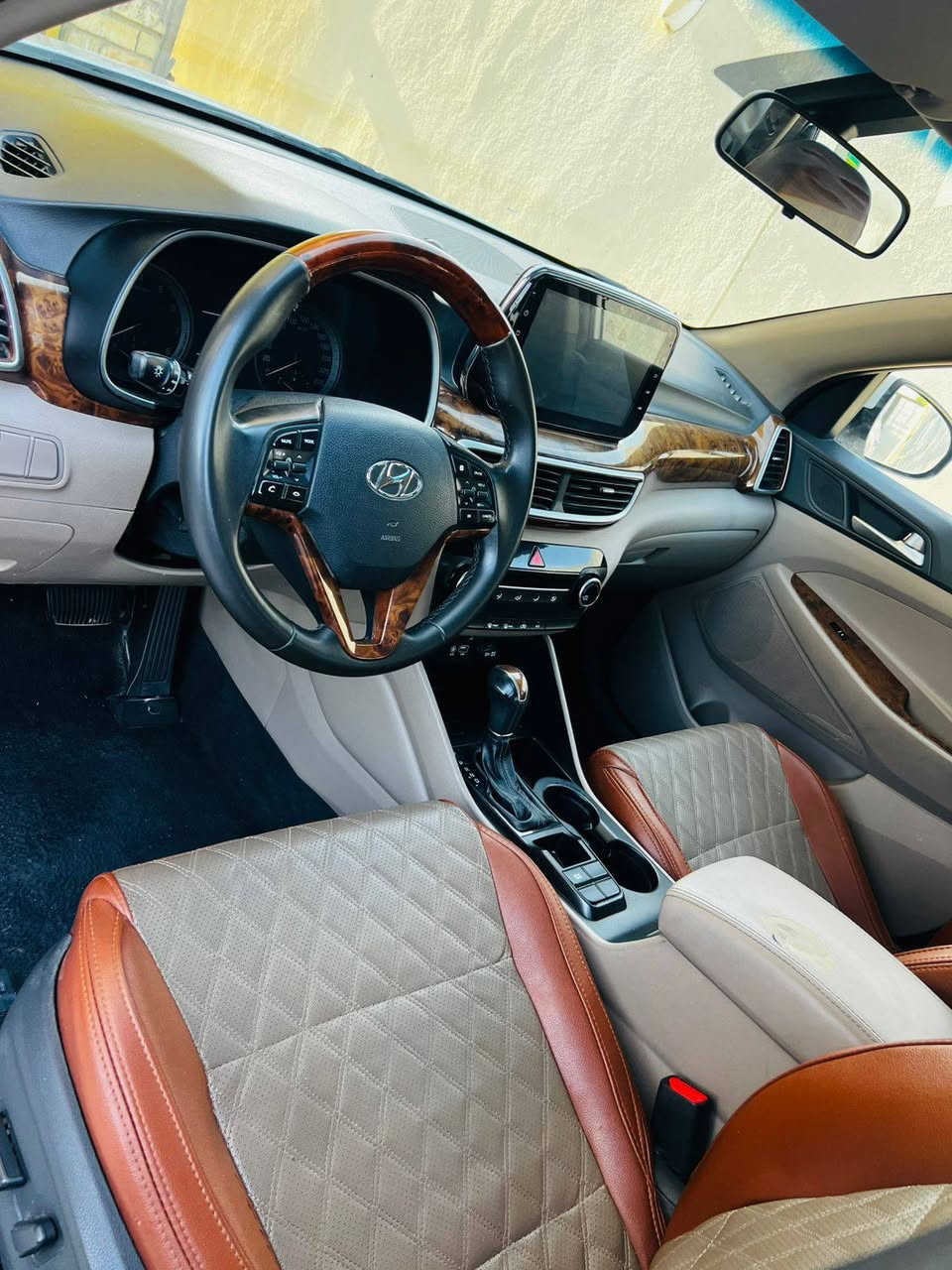 سلام عليكم
توسان 2020  خليجي 
رقم بغداد الجديد 
فول ماعدا البنراما 

مكانها كربلا طويريج 
السعر 197 وبيها مجال 
واتساب ***********
