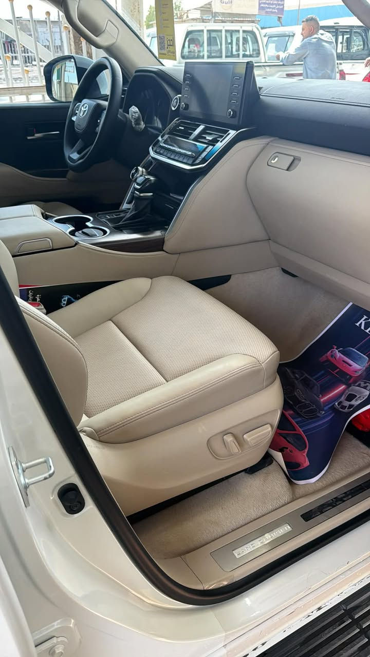 السلام عليكم لبيع لاندكروزر 2023 لمتدد فول اربع كامرات مكفوله كفاله عامه ماشيه 28 الف تضليل سنويه رقم شمالي تحويل وكاله حاضر السعر عند الاتصال وبيك خير وتدلل :***********
