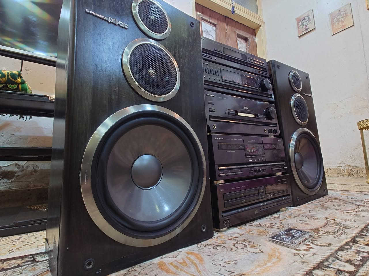 سستم بيونير العملاق Pioneer Private للبيع بسعر 230 الف قوة الصوت 134W محوله داخليه 220 فولت سماعه 12 انج خمس طبقات مع جهاز بلوتوث لنقل صوت من كل موبايلات  فيه اضرار بسيطه بسبب تحويله سقط تعال افحص بعينكك
عنواني بغداد ***********
