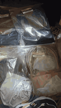 ملابس اطفال +ملابس نسائيه +جنط نسائي +احذيه اطفال +ملابس داخليه نسائيه شلع سعر قطعه 2ونص كله جديد واتساب ***********
