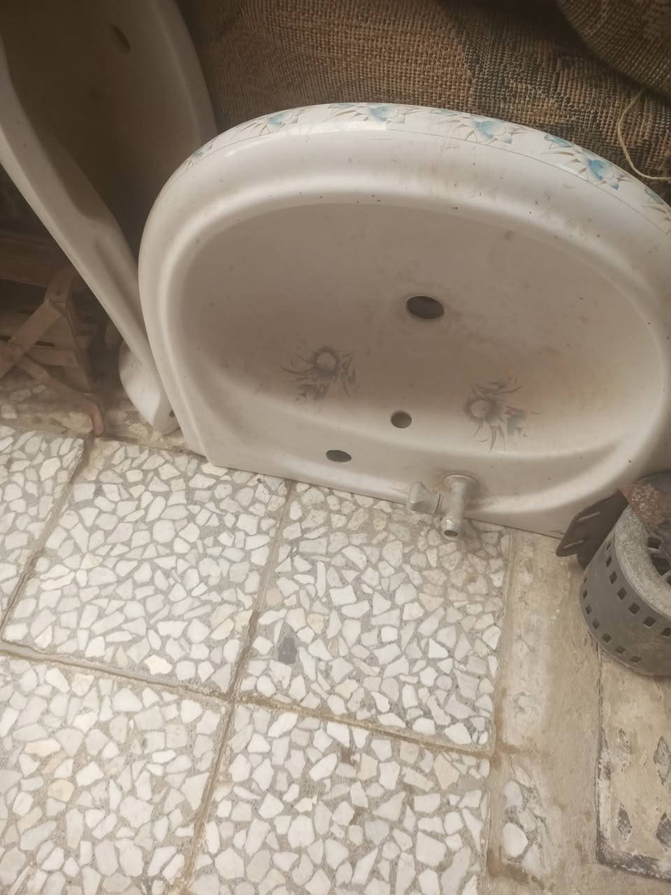 عندي مغاسل ثنين وحده جبيره وحده صغيره وبيبان مال مبرده بلاستك عدد 3 للبيع مبرده كفيره شغاله بس يرادله حلفات وغطاس والله محتاجه اريد ابيعهن واشتري مبرده


**إذا كنت صاحب هذا الإعلان وتريد حذفه لأي سبب، رجاءا أرسل رسالة إلى الدعم الفني**