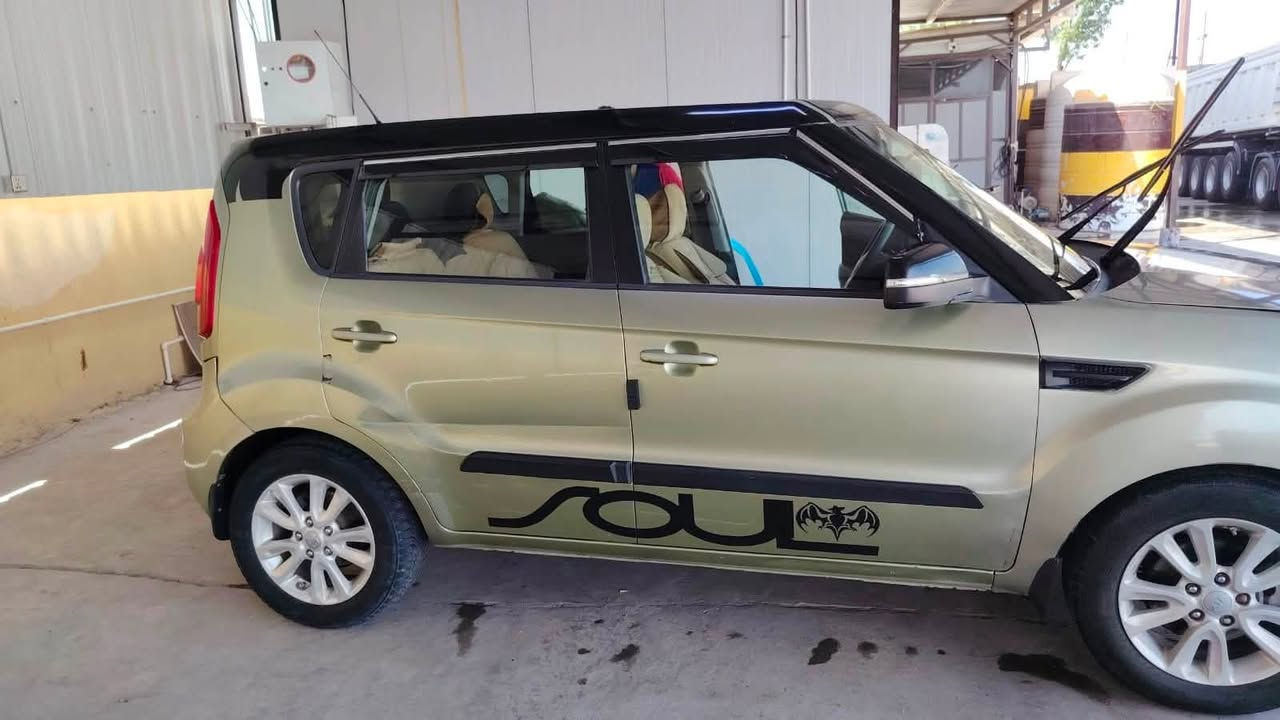 (للبيع كيا صول 2012)🚗🚨
🔥 FOR SALE | KIA SOUL 
2012 | Full Option (1/1) 🔥

2Color
✅محرك 2000دوش
✅رقم بابل باسمي(شرط تحويل)
✅ شاشة حديثة مع Apple CarPlay
✅تحكم ستيرن
✅ تبريد ثلج
✅ صدر أمامي وخلفي مبدل جديد_حدادية كاملة جديدة
✅صور الحادث مرفقات بلسونار(بدون دواخل)
السيارة بحالة ممتازة، 

السعر ٨٦$ وبيها مجال 
📍 Location: – الحلة
📲 WhatsApp: ***********
