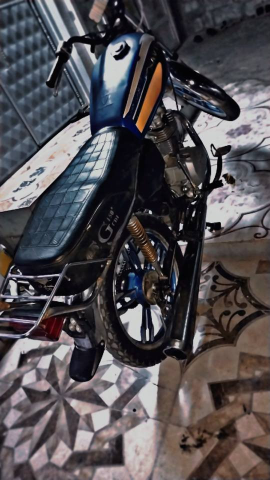 کاکە سڵاوی خوای گەورەتان لێبێ ئەم ماتۆڕەمان هەیە بۆ فرۆشتن سیڤان ئێرانی عەصڵ مۆدێل 2021 مەکینە 150 بێ عەیب تەنها سەوتی فێزسی تێدایە تایە بۆ تایە بە شەرت ماشااللە لە قووەت بێزارە گێڕ و مەکینە بە شەرت بە نیو هندڵ ئیش دەکات بۆ نرخیش 320تۆزێ مەعمەلەی برایانە ئەوەش ڕەقەم تەلەفون *********** شوێن دەربەندیخان ئەزیزن دار بنديهكان, السليمانية
