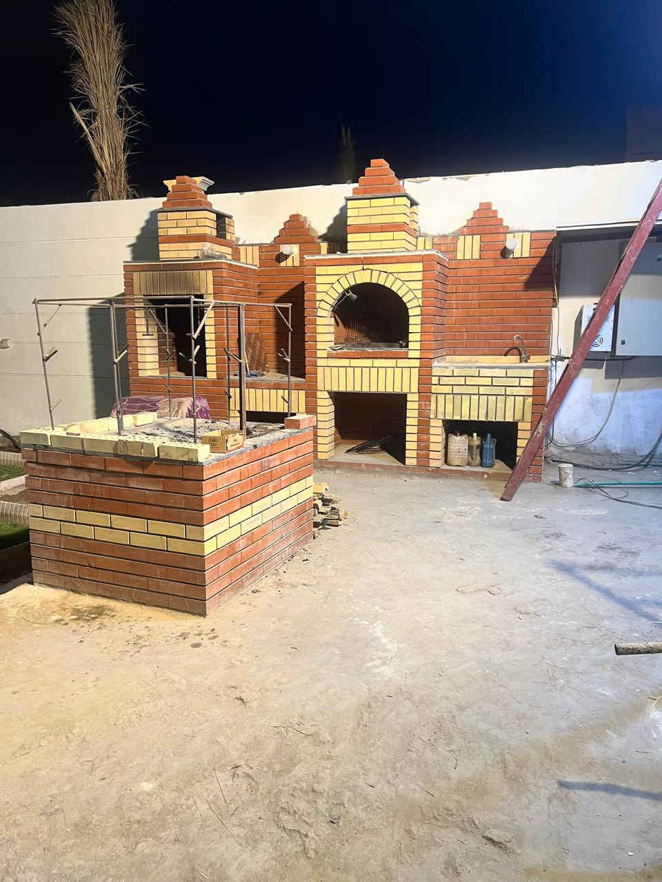 💭السلام عليكم
مزرعة للبيع 
مساحة 1116 واجه 14.5 ونزال 77 مع الشارع 
 الموقع : بغداد الدورة #البعيثة مقابل جامع التوبه في الفرحان
تفاصيل البناء :- غرفتين نوم 5*5 مع حمام لكل غرفة ( نظام السويت ) 
🛑صالة كبيرة 5*12 
♦️مطبخ أمريكي 
♦️حمام عدد4
♦️بيت للحارس عند مدخل المزرعة يتكون من غرفة نوم  كبيرة 5*5 مع مطبخ مع حمام وتواليت كبير
♦️باربكيو مشويات مع التنور كبير وجميل
#مسبح كبير 5*10مع مسبح للأطفال تدفئة  حار بارد للعمل شتاءً مع سقيفة جميلة من الحديد الثقيل
#جلسات مسقفه عدد2 
⚡️مولدة كبيرة 850 امبي 
🏡حديقة كبيرة مزروعة بالثيل
مثلما موضح في الصور  والفديوهات
للأستفسار اكثر تواصل واتساب 
📲***********
