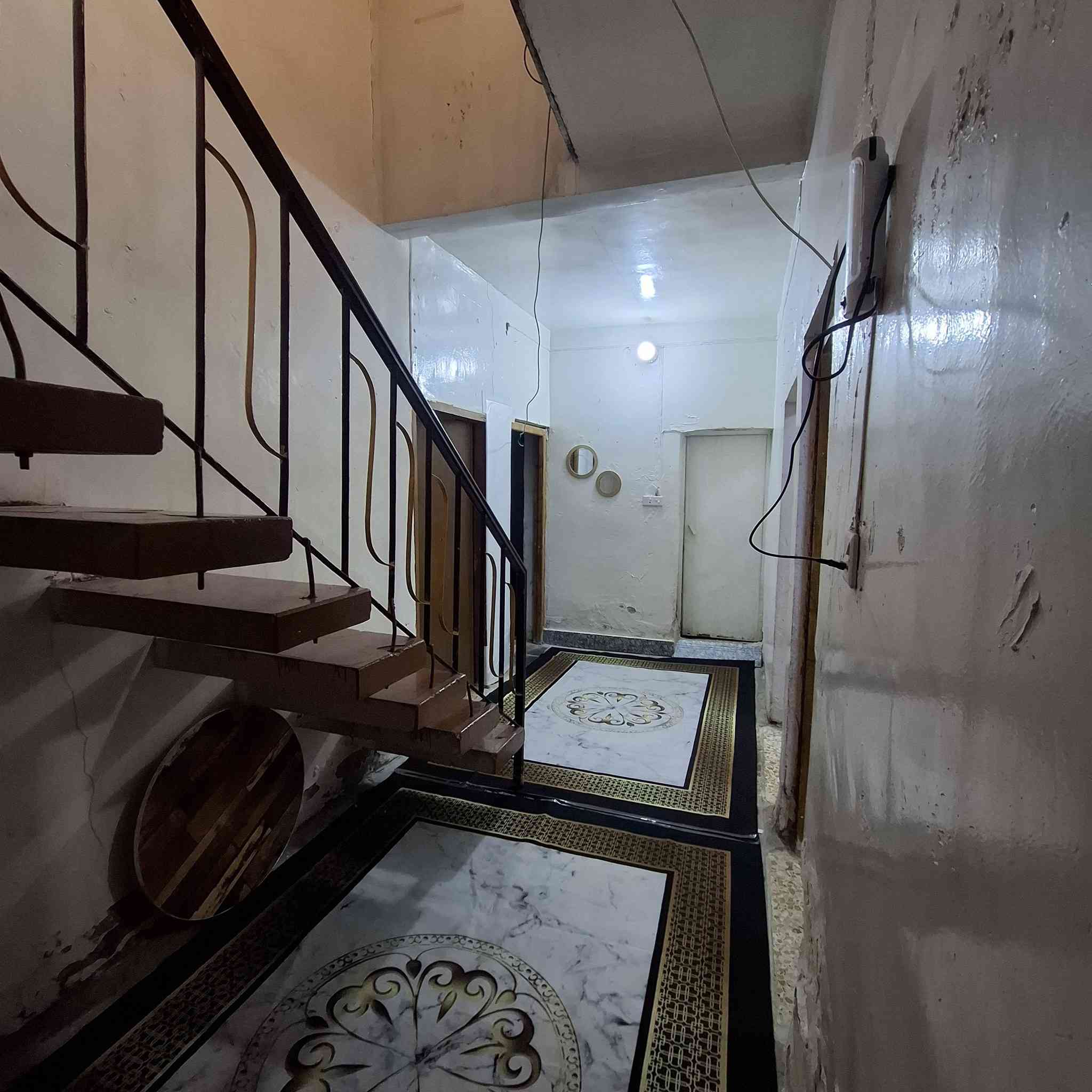 بيت للبيع ٢٠٠ متر 
طابق واحد بناء قديم (عكادة )
الموقع  الحسينية محلة ٢٠٩ قرب السوق الكبير ( الفرع الصغير مقابل البانزين خانة ) 
للإستفسار الاتصال او المراسلة ع الواتساب  على الرقم  ***********
