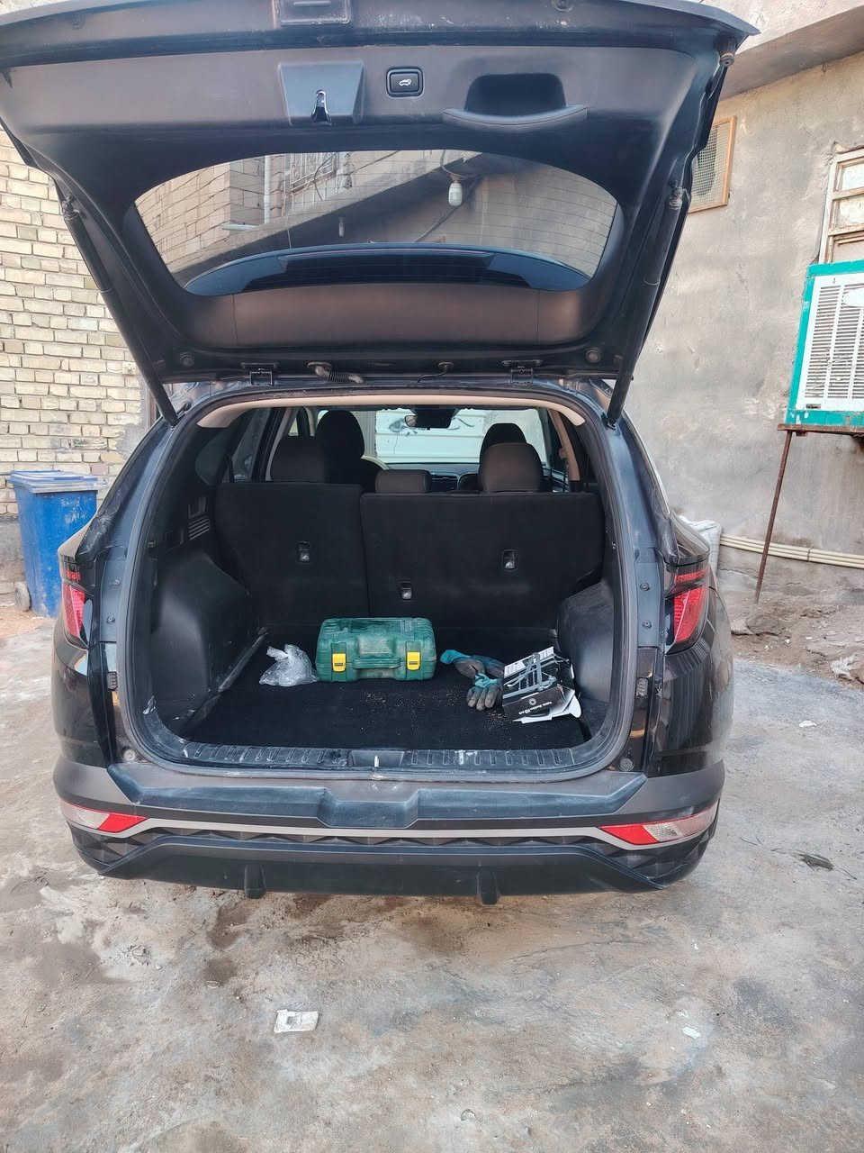 للبيع  🔥 Hyundai Tucson 2024 🔥
وارد أمريكي | شبه زيرو (12 ميل) | رادارات كاملة | السعر 170 ورقة
​الموديل: 2024
المركبة: هيونداي توسان (Hyundai Tucson)
المنشأ: وارد أمريكي
المسافة المقطوعة: 12 ميل فقط (بحالة الزيرو)
​💎 المواصفات والمميزات
​الأمان والذكاء: رادار أمامي وخلفي، نظام تحديد المسار، حساسات.
​المقاعد والراحة: كشن السائق كهرباء، تدفئة كشنات.
​التقنيات: كاميرا دوارة، تحكم ستيرن كامل، إشارة ترحيب.
​التبريد: تبريد خلفي وأمامي منفصل.
​الحالة: السيارة جديدة كلش وخير من الله، "كلها ليبل".
​📸 حالة السيارة والحوادث:
​الضرر: بنيد مصبوغ فقط.
​ملاحظات: الباب الخلفي "مفتوح برغي" فقط، لا مصبوغ ولا به أي ضرر (أصل).
​📍 المكان: كربلاء المقدسة
📞 للتواصل: ***********
​معلومات التسجيل:
​بدون رقم حالياً (فقط فحص)
​للبيع نقدًا.
​مراوس بسيارة عالية حصراً.
​ السعر: 170 وبه مجال للشراي.
