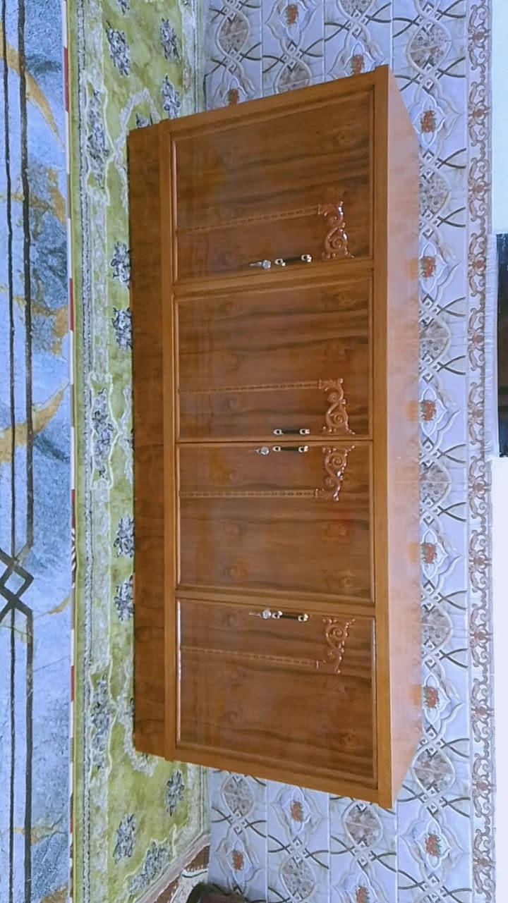 السلام عليكم بوفية تزكام للبيع صاج درجة أولى جديدة ما مستخدمة الطول مترين ونص للأستفسار ***********
