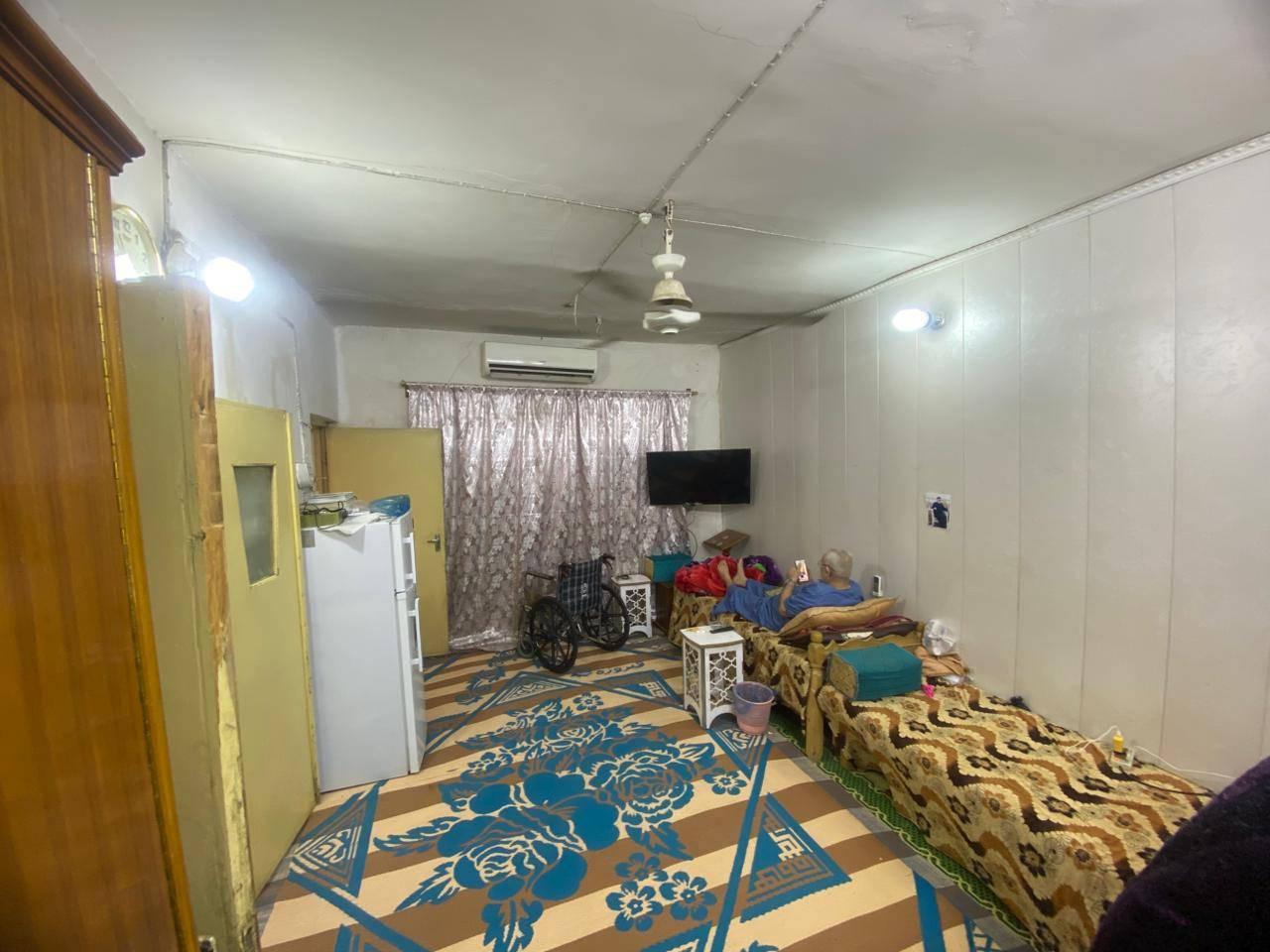 #دار للبيع
مساحه 150 متر ركن طابق واحد بناء قديم 
واجهه ١٥ متر نزال ١٠ متر يصلح للسكن او للاستثمار 
كربلاء حي العامل المنطقه الثامنه  قرب مستوصف حي العامل 
سعر 175 مليون قابل للتفاوض 
للاستفسار اتصال على *********** بغداد, العراق
