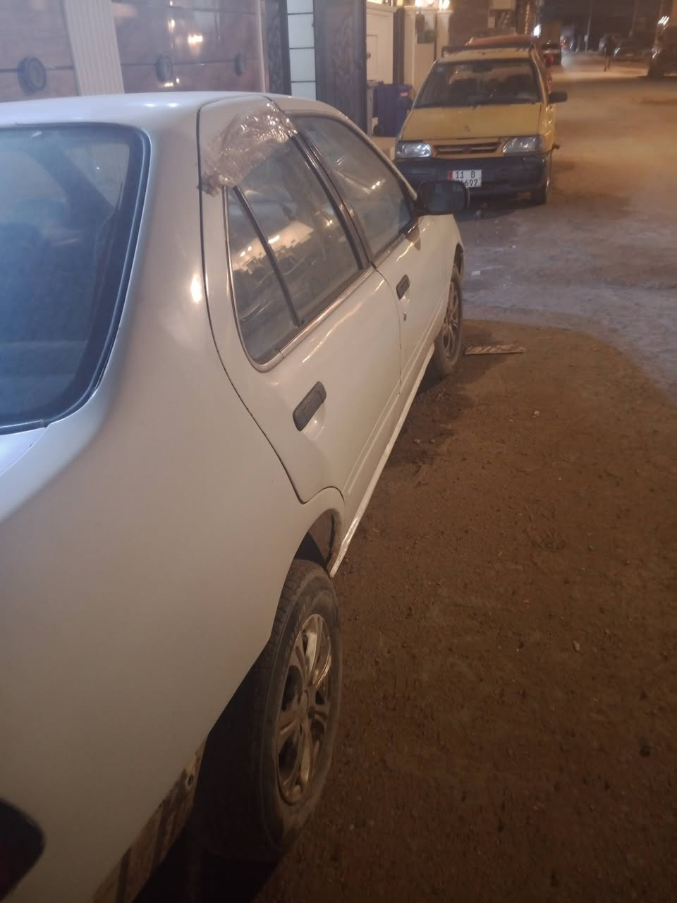 السلام عليكم عندي سياره نيسان سني ياباني موديل 2000 سيارة بسمي 
رقم انكليزي بغداد سنويه جديدة 
سيارة كير ومحرك جديدات 
ادامه كامله لمنظومة الاحتراق 
باتري جديد 
سيارة نشطة حيل 
حدادية زينه 
تحويل ثاني يوم 
يعني سيارة كير ومحرك جديدات 
نواقص السيارة هي 
دعاميه خلفيه 
تبريد الكمبريسر عاطل
مشط استيرن يرادله تبديل 
تايرات تعبانات 
غرفته يرادله تلبيسه مال كشنات 
الاشاير يمكن افيوز طاك 
واليدة مال الماسحات مكسورة واني مرهمه وتشتغل الماسحات يعني بس يدة يراد
واكون طخة خفيفة بالباب موضحة بالصورة
رايده 37 ورقة واخر كلام 34 ورقة قفل 
مكان السيارة بغداد الدورة حي دجله 
رقم الهاتف ***********
يوجد واتساب
