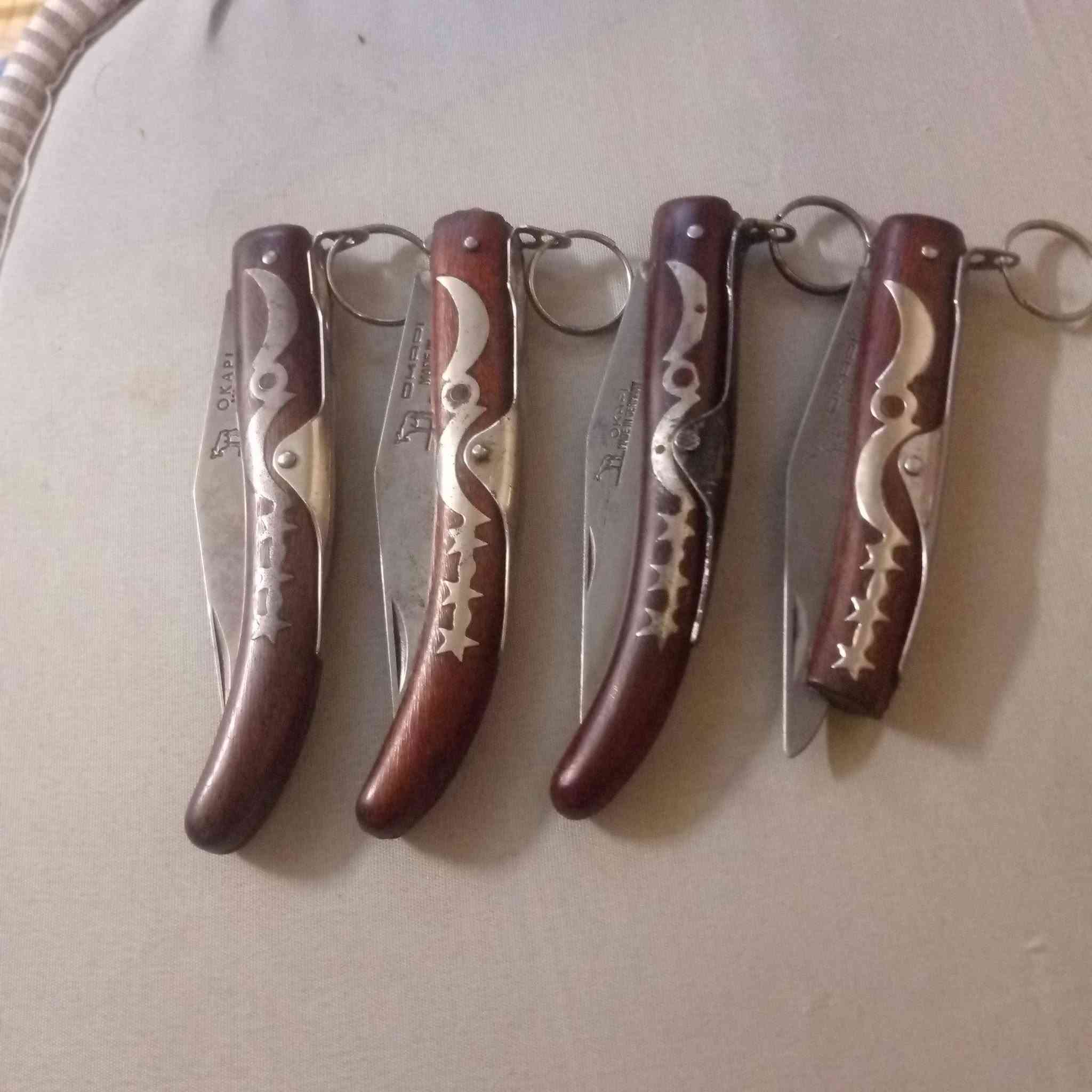 السلام عليكم عندي سكاكين للبيع مكان بغداد ***********

