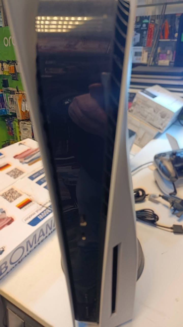 السلام عليكم 
متوفر ps5فات نظيف جدا بلاد استعمال قليل جدا كامل ملحقات بدون كارتونه دبل جوستك السعر 575 للتواصل ***********
