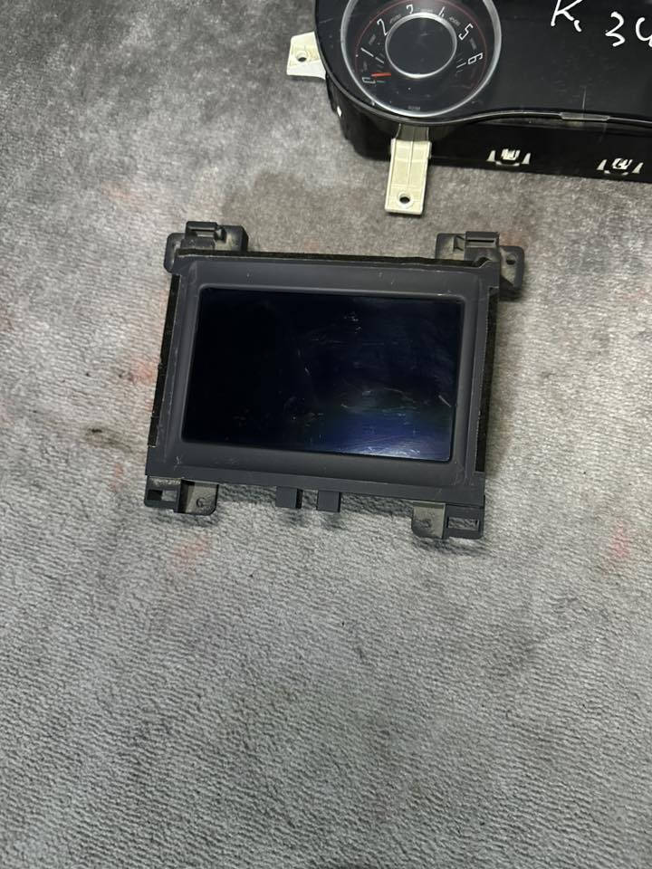 اغراض جالنجر البيع سعر مناسب 
*********** واتساب 
لايت اصلي ذوج  او تك عادي 
كيج 
شاشه ميديم كاربلي ٢٠١٦-٢٠٢٣ يرهم 
قباغ بنزين كفر كامل
