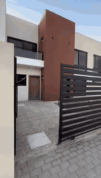 🏠 للبيع بيت سكني - بيع مستعجل
بيت مجمع داماك السكني التابع للهيئة الوطنية للاستثمار
 
 جاهز للسكن في شارع مطار بغداد ..
يتكون من غرف  3 واسعة  
وصالة واستقبال  ومخزن 
وحديقة أمامية.

📏 المساحة: [200 متر]
📞 للاستفسار : ***********
