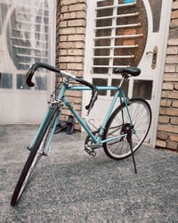 بايسكل رياضي للبيع نضيف نضافته 80٪ ما ناقصه أي شي يتحمل أوزان لونه ممي...