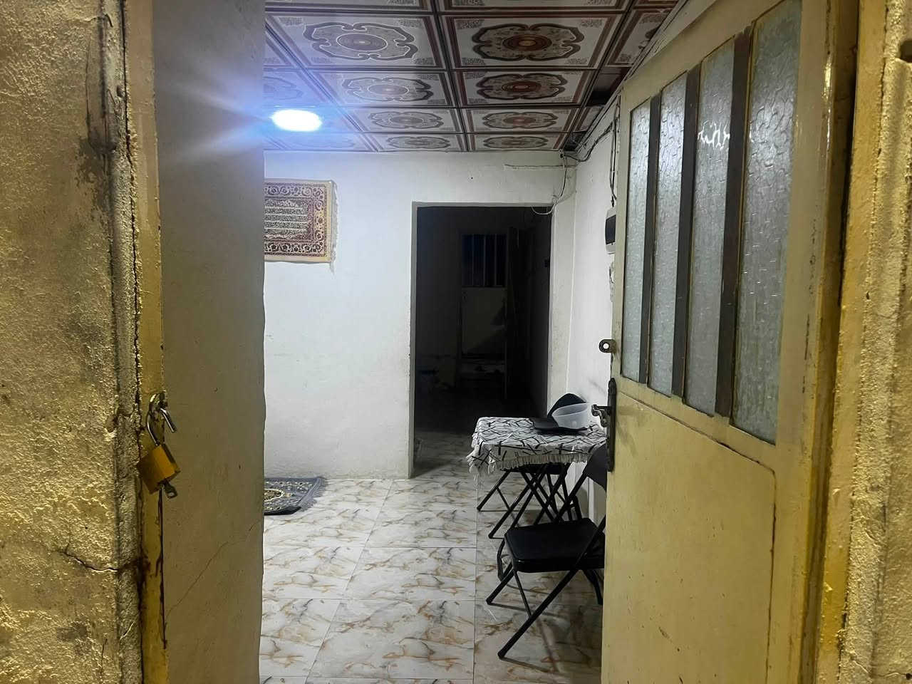 الدار معروض للبيع في الخمسة كيلو قرب جامع العز و مركز الحرية المساحة ١٥٨ونص طابو صرف البناء قديم و مرمم الاستفسار ***********
