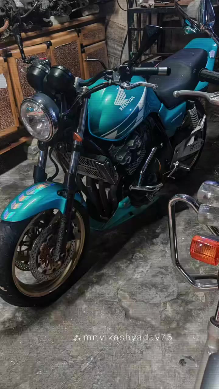 السلام عليكم دراجات للبيع سي بي 4 400 الجيل الرابع 26 سي بي 4 750 35 او مراوس ميسان دراجات ما ماشيه***********
