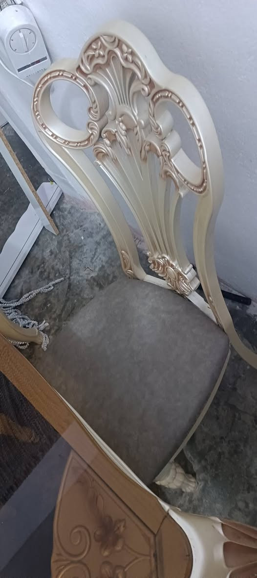 ميز طعام ملكي للبيع
سعر 250 الالف


**إذا كنت صاحب هذا الإعلان وتريد حذفه لأي سبب، رجاءا أرسل رسالة إلى الدعم الفني**