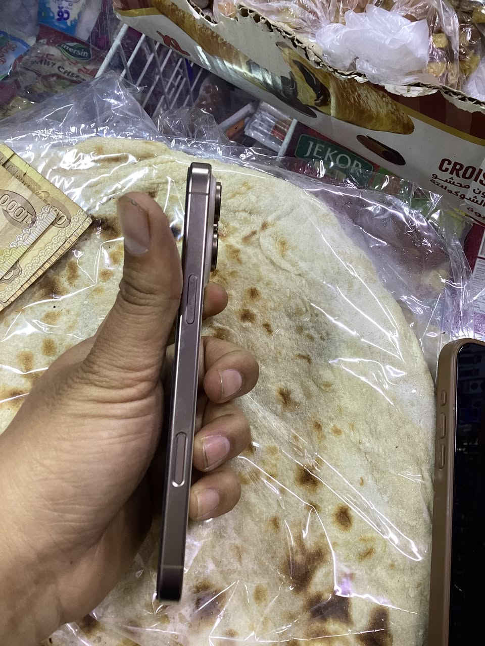 ١٦ برو ماكس نضيف جدآ كامل ملحقات السعر ١٤٠٠ وبي مجال الاستفسار اتصل ***********
