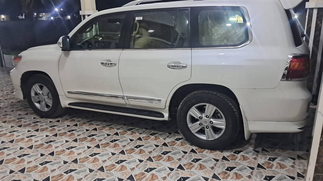 سلام عليكم ورحمة الله وبركاته
الاندكروز ٢٠١٣ 
سيارة بريم اصل 
معروفة مواصفاتها كفالة عامة من صبغ والفتح 
سيارة كلهة بي بي اف سعرة ١٢ وقة 
كاملة مكملة 
رقم بغداد بسمي 

وسونار بيها سعرها ٣٧٠ للستفسار ***********
