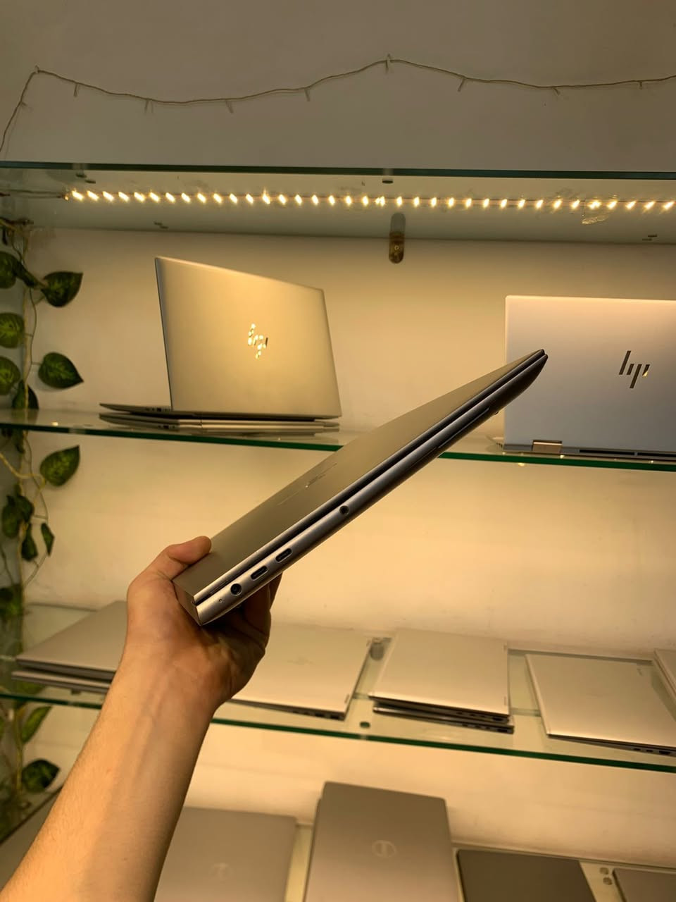 ## 💻🖤 HP ZBook Studio G10 | الفن والقوة في جهاز واحد
--
> الـ ZBook Studio G10 اتصمم بالظبط لتلك اللحظة —
> لما الشغل يكون جاد، والوقت يكون بفلوس،
> **والأداء مش مجال فيه تنازل** 👑🔥

⚠️ **الحالة: كسر زيرو — زي الجديد تماماً**
⏳ **العرض ساري حتى نفاذ الكمية**
--
### ◈ المواصفات التقنية

| المكون | التفاصيل |
|--------|----------|
| ⚡ المعالج | Intel Core i9-13900H — الجيل الثالث عشر |
| 🧠 الرامات | 32GB DDR5 — سرعة الجيل الجديد |
| 💾 التخزين | 512GB NVMe SSD |
| 🎨 الجرافيك | NVIDIA RTX A1000 — 6GB GDDR6 |
| 🖥️ الشاشة | 4K UHD Touch Display |
| ⌨️ الكيبورد | Backlit — مضيئة في أي إضاءة |
| 📦 الحالة | كسر زيرو — زي الجديد تماماً |
---
### ◈ ليه الـ ZBook Studio G10 في مستوى لوحده؟

**⚡ معالج i9 — الجيل الثالث عشر**
أقوى معالجات الجيل ده بلا منازع
بيتعامل مع أتقل المهام بثبات تام من غير هبوط ومن غير كلام
*MultiTasking؟ Rendering؟ Simulation؟ كله في نفس الوقت 💪*

**🎨 RTX A1000 — كارت Workstation حقيقي**
مش كارت جيمينج — ده كارت متصمم للدقة والثبات في البرامج الاحترافية
Revit، 3Ds Max، Lumion، Premiere؟
*بيشغّلهم كلهم وهو بايسم 😏*

**🖥️ شاشة 4K UHD Touch**
مش بس شاشة — دي تجربة كاملة
تفاصيل بتطلع من الشاشة، ألوان زي الحياة
*100% DCI-P3 — دقة لونية للمحترفين اللي مش بيتنازلوا*

**🧠 32GB DDR5**
سرعة الجيل الجديد — استجابة فورية حتى في أتقل المشاريع
*افتح كل حاجة في نفس الوقت وابتسم*

**💾 512GB NVMe SSD**
سرعة تحسسك إن البرامج كانت مفتوحة قبلك

**🪶 تصميم Studio Premium**
نحيف، فخم، وخامات عالية الجودة
*جهاز يعكس مستواك قبل ما تفتحه*

**🔒 أمان واعتمادية HP**
معتمد للبيئات الاحترافية والشركات — مش بس للاستخدام الشخصي
---
### ◈ معمول لمين؟
```
🏗️  المهندس — Revit / AutoCAD / Civil 3D
🌆  مهندس الـ 3D — 3Ds Max / Lumion / SketchUp  
🎨  المصمم — Photoshop / Illustrator / InDesign
🎬  المونتير — Premiere Pro / After Effects / DaVinci
💻  المبرمج — بيئات متعددة في نفس الوقت
```
---
### ◈ جاهز من أول لحظة 🎁

| # | الهدية |
|---|--------|
| 1️⃣ | Windows 11 Pro أصلية بأحدث التحديثات |
| 2️⃣ | Microsoft Office كامل (Word, Excel, PowerPoint) |
| 3️⃣ | شنطة لابتوب أنيقة |
| 4️⃣ | ماوس لاسلكي احترافي |
| 5️⃣ | ستيكر حروف عربي عالي الجودة |
---
### ◈ ضمانك معانا 🛡️

✅ ضمان 6 شهور — استبدال فوري الشهر الأول
✅ فواتير ضريبية وإلكترونية
✅ شحن لجميع المحافظات مع المعاينة قبل الاستلام
✅ متوفر أجهزة بأسعار مختلفة تناسبك
---
### ◈ شرفنا 📍

🏢 **المهندسين** — 8أ ش الفرات، جامعة الدول العربية
🏢 **مدينة نصر** — 21 ش مصطفى النحاس، أمام أميرة الذهب

📞 [01005714245](https://api.whatsapp.com/send?phone=201005714245)
واتساب أو فون — إحنا هنا 🤝
--
**VIONEX.. الجودة مش اختيار، دي عادة 🛡️🏆**

`#HP #ZBookStudioG10 #RTXA1000 #i9Gen13 #4KTouch #Workstation #VIONEX #لابتوب_هندسي #كسر_زيرو #جرافيك #مونتاج`


**إذا كنت صاحب هذا الإعلان وتريد حذفه لأي سبب، رجاءا أرسل رسالة إلى الدعم الفني**