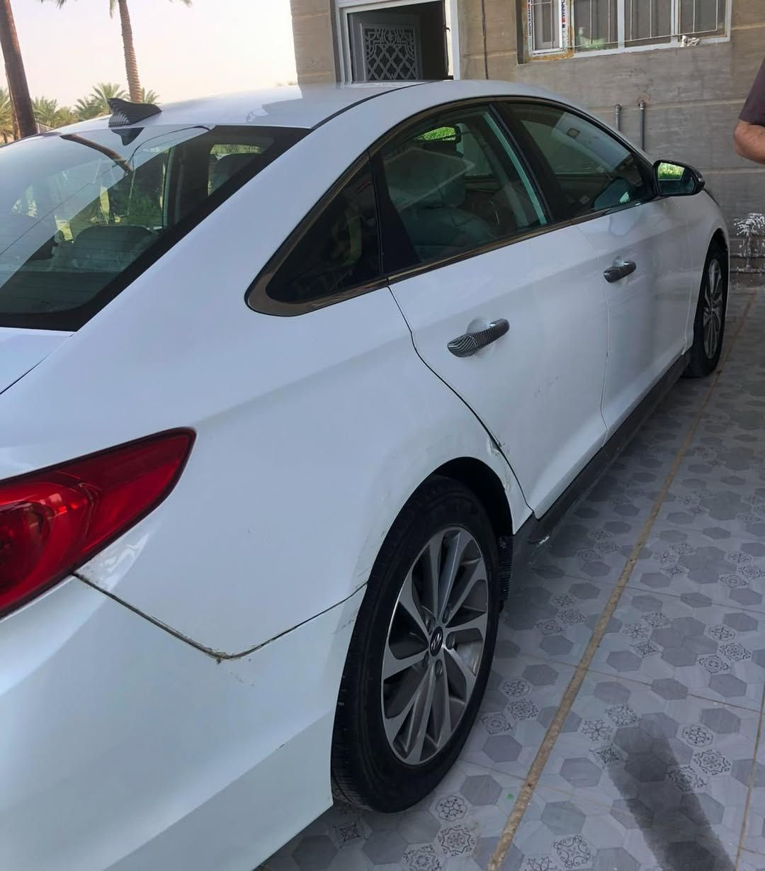 سوناتا ١٥ وارد امريكي
سبورت دواخل جلد 
ماشيه ١٤٠ الف ميل
حادثه بالمنشور بنيد  مبدل نفس اللون بدون دواخل
بدون ايرباگ
محرك ٢٤٠٠ 
مكانها فلوجة
سعر ١١٠ وبيها مجال
***********
