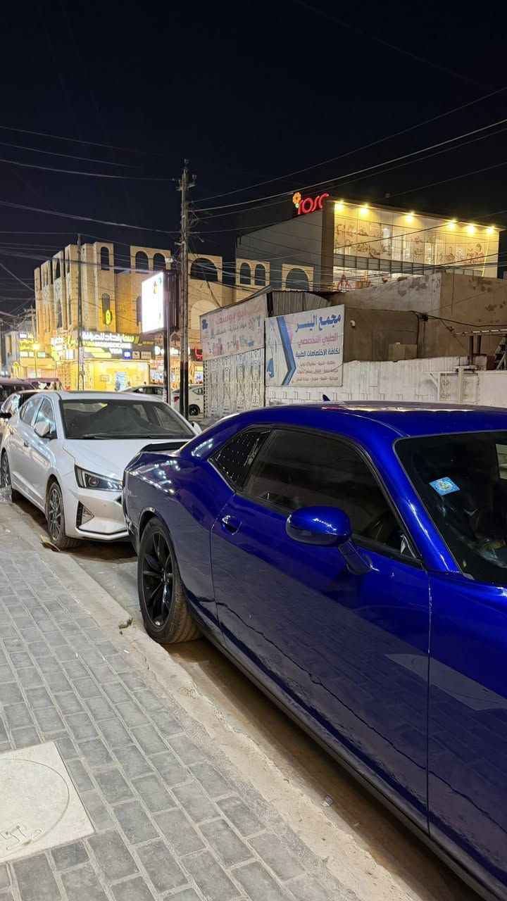 السلام عليكم شباب سنه سعيدة عليكم 
اليدور شي نضيف ولون وفول  من انضف الجالنجرات بموديلها 
جالنجر موديل 2018 بلاك توب فول مواصفات عدى الفتحه
1 جلد 
2 تدفئه تبريد مقاعد مع كشن كهرباء وستيرن تدفئه 
3 سستم صوت الباين برميوم حتى سماعات بالتكم الخلفية بيها صوت رهيب
4 رادار جانبي مع نقطه عميه 
5 حساسات خلفيه
6 ستيرن كهرباء 
 سيارة كفالة كير مكينه صدر تخم تاير شرط مصرف دينار مابيها رقم بغداد الجديد باسمي  
حادثها جاملغ وراس البنيد بحيث البنيد نفسه ممبدل 
بدون ايرباك السيارة 
شبابنا اليهتم بالسيارة يتصل والي متعجبه يسمعنا كلمه حلوه
مكان السيارة السيدية او المنصور
***********
السعر ١٨٣ وبيها مجال
