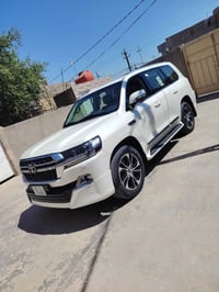 لاند كروزر  ٢٠٢١ مكينه 8 4600  ماشيه ٣٨ بعدهي زيرو   رقم بغداد   كفاله...