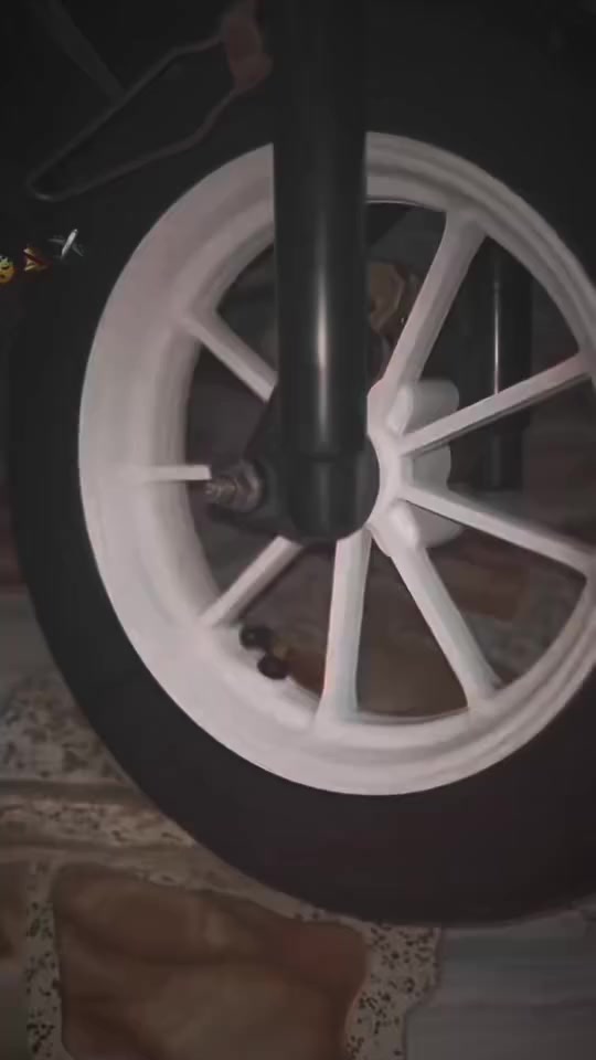 سلام عليكم دراجه ماكس عدله 55كلشي شقال دراجه مرتبه مناقصها شيي كفرات كامله السعر500وبيها مجال حك جيتك الرقم ***********واتساب مفتوح
