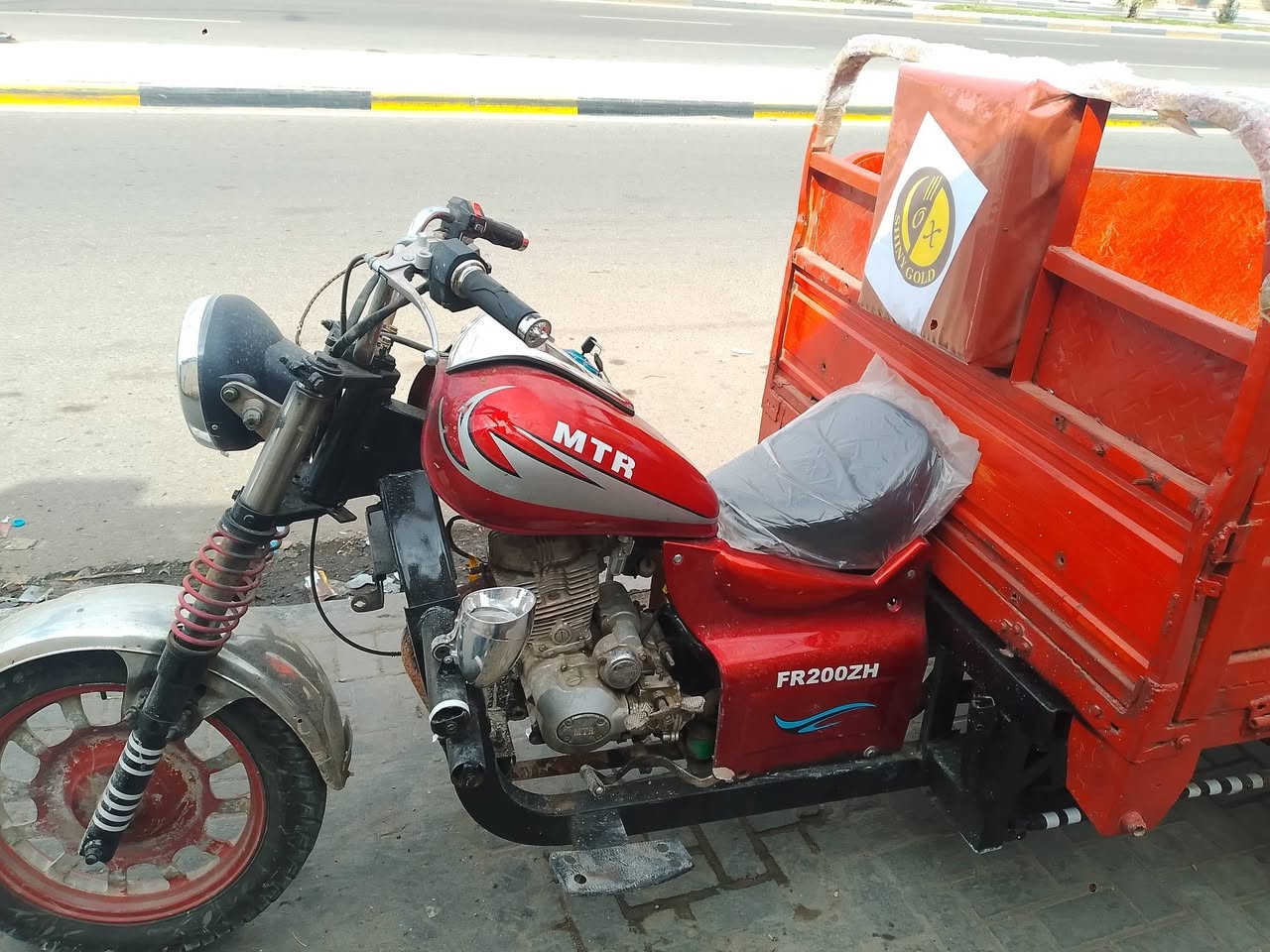 توته للبيع مقفوله من كل شيء عنوان البصره القبله سعر 850 بيها مجال رقم الهاتف ***********
