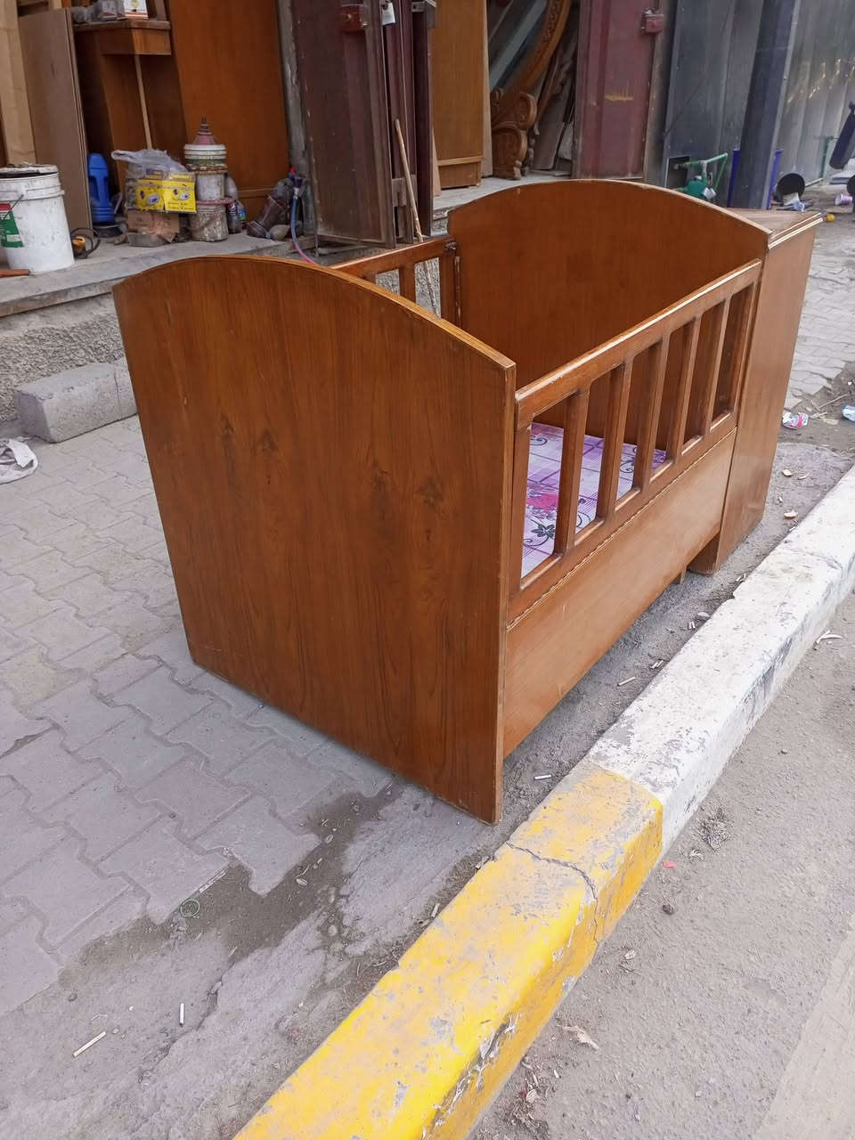 جربايه اطفال مستخدمه قليل جربايه اتخبل بيه مكان مخزن اضافه الى
معرض مكانه بغداد الحريه للاستفسار ***********
