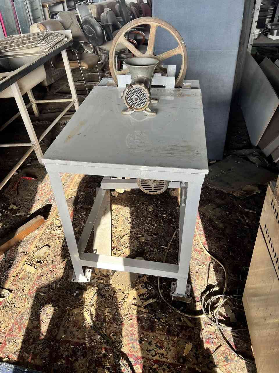 سلام عليكم 
مستعدون للتجهيز كافه المطآعم 
وبيع و شراء الأغراض المستخدمه 
سيد مصطفى ***********
