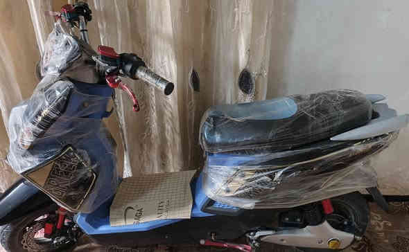 دراجة شحن نوع TTX
5 بطاريات حجم 34 
استعمال شهرين كاملة مكملة زلق مابيها ولا مصلحة 
الشحنة الوحدة تمشيك 65 كيلو 
بيها مكانين جوة الكرسي للمسواك وغيرة سبب البيع محتاج ماخذة 775 اريدة 725 الف  
المكان الزبير ***********
