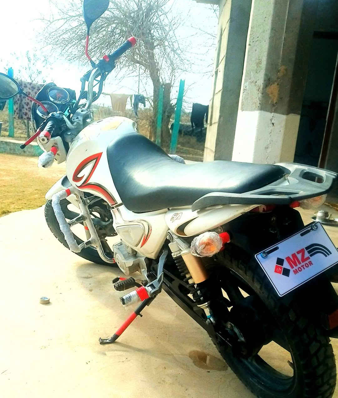 للبيع موديل 19 محرك 150 بلادي سباني ما محطوط عليه اوراق كامله السعر 850 رقم تلفوني ***********
