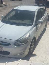 اكسنت 2014  محرك 1600 رقمها ميسان  السنوية تنتهي ب2027  السيارة حلوة و...