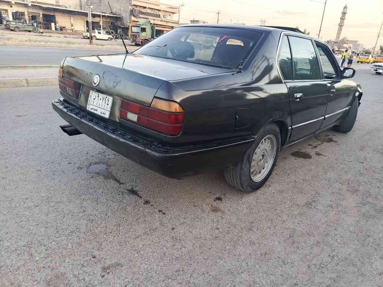 للبيع BMW حجم 700 كير محرك شرط
مصبوغه عام موديل 91 كير توماتيك 
رقم نينوى ألماني شرط التحويل كابون بانزين بيها 
السعر 45 وبيها مجال للاتصال ***********
