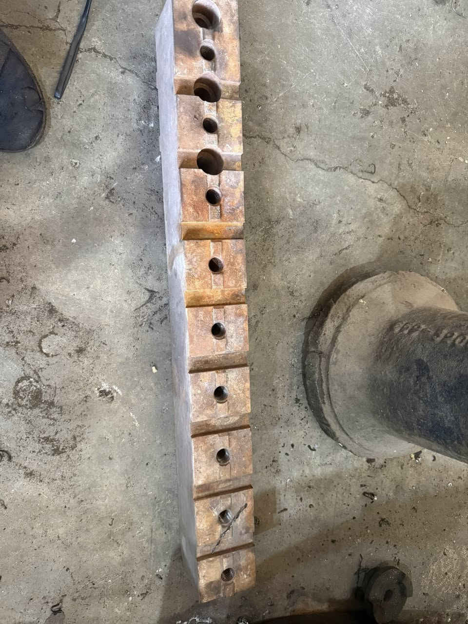 السلام عليكم
عينه ثلاثيه 25انج 
فتحته البطن 10انج 
بافتات براغي 
وبيه تطوالات تلزم قرص 150سم 
وبيه تخم بافتات عكس 
عينه جديده 
المكان النجف حي الحرفيين 
للاستفسار 
***********
